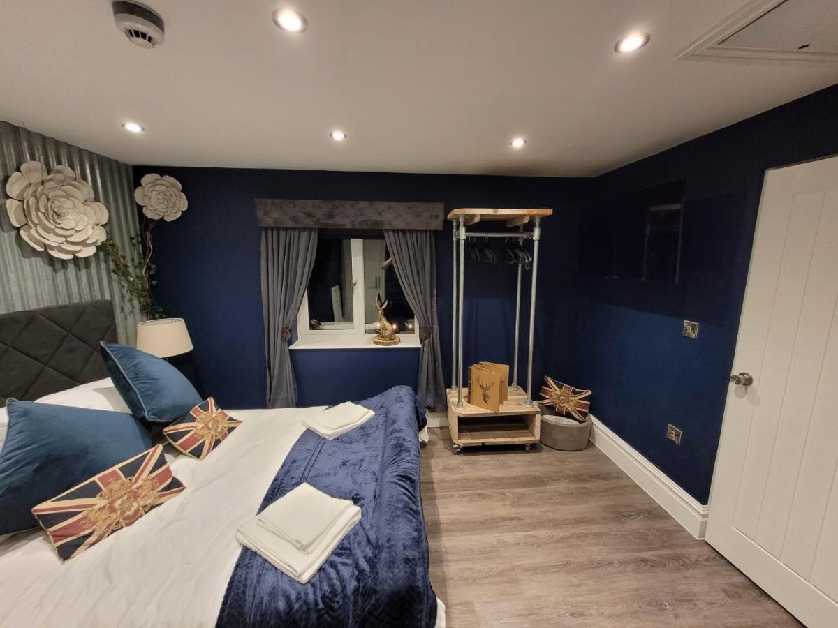 The Waterside Bar, Rooms & Restaurant Swinton  Bilik gambar