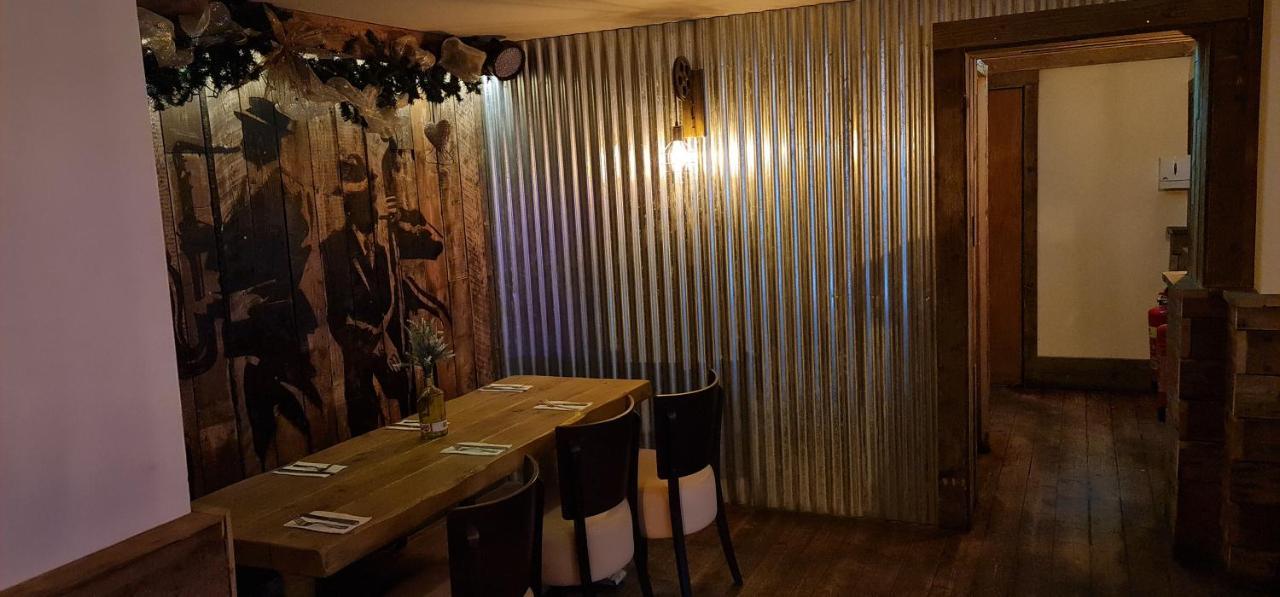 The Waterside Bar, Rooms & Restaurant Swinton  Luaran gambar