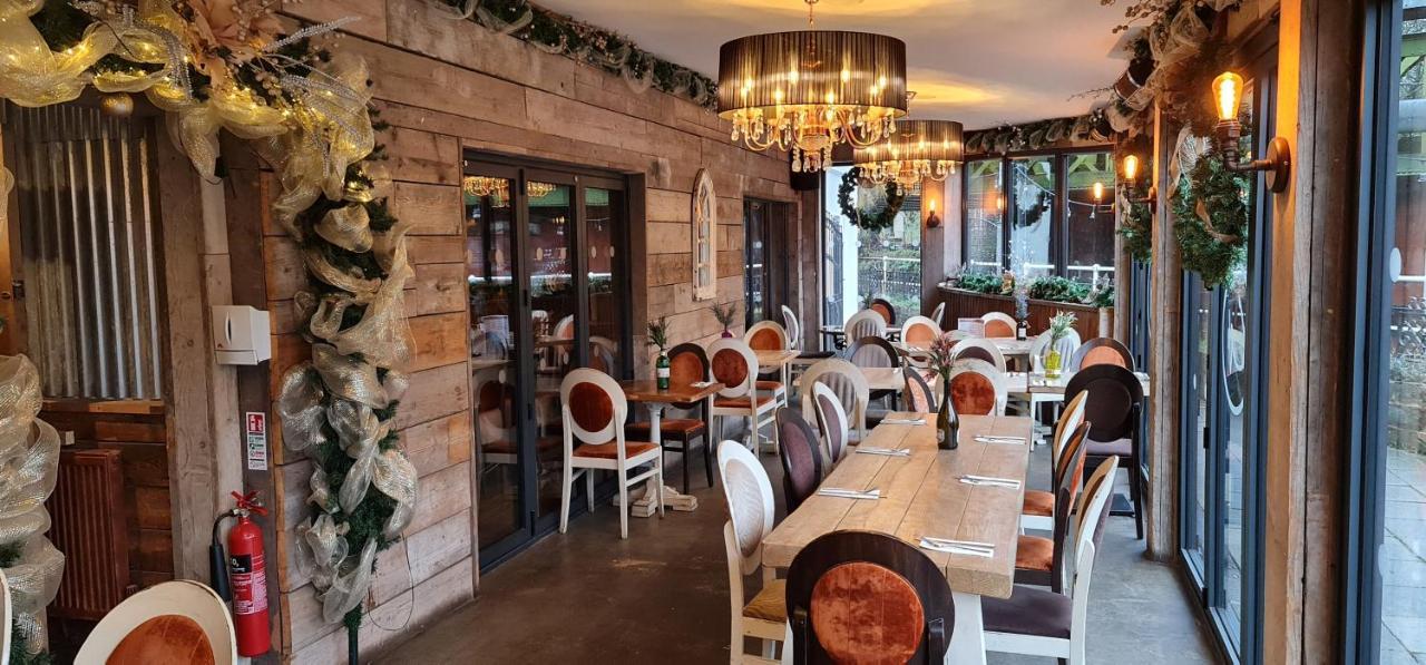 The Waterside Bar, Rooms & Restaurant Swinton  Luaran gambar