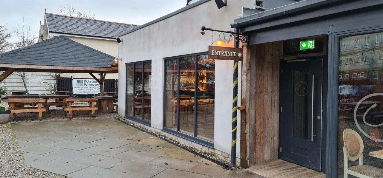 The Waterside Bar, Rooms & Restaurant Swinton  Luaran gambar