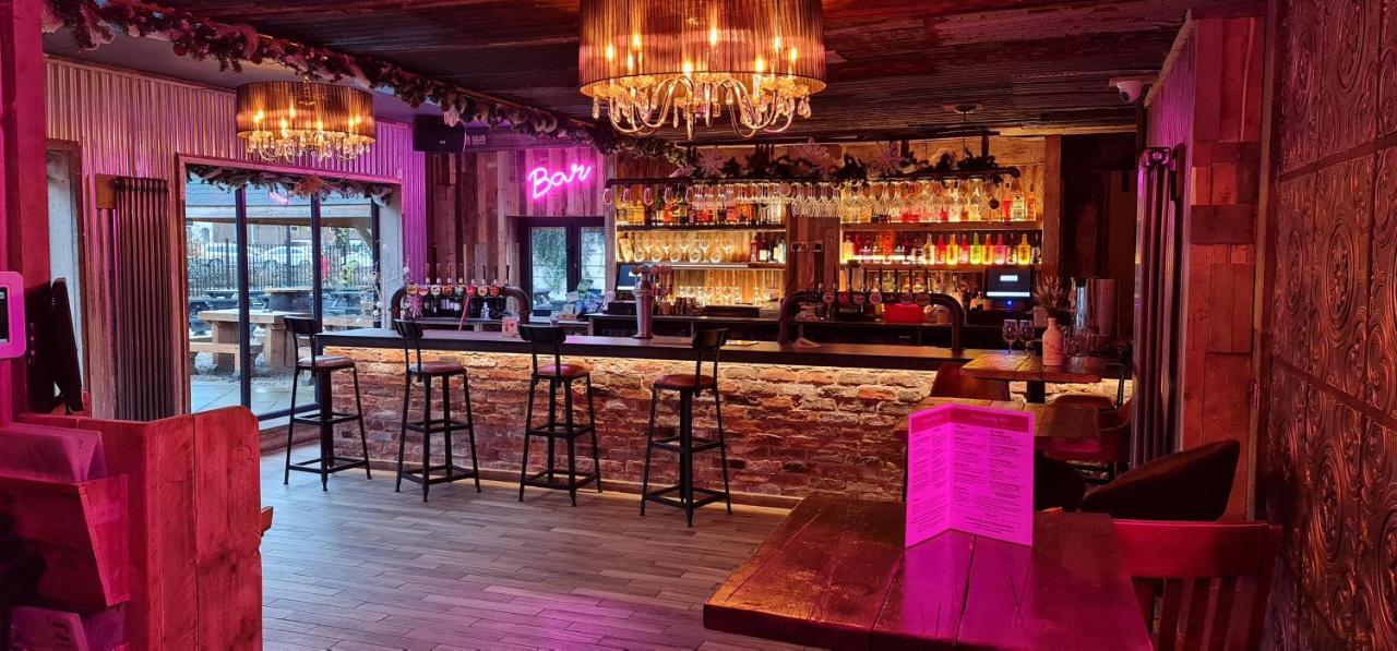 The Waterside Bar, Rooms & Restaurant Swinton  Luaran gambar