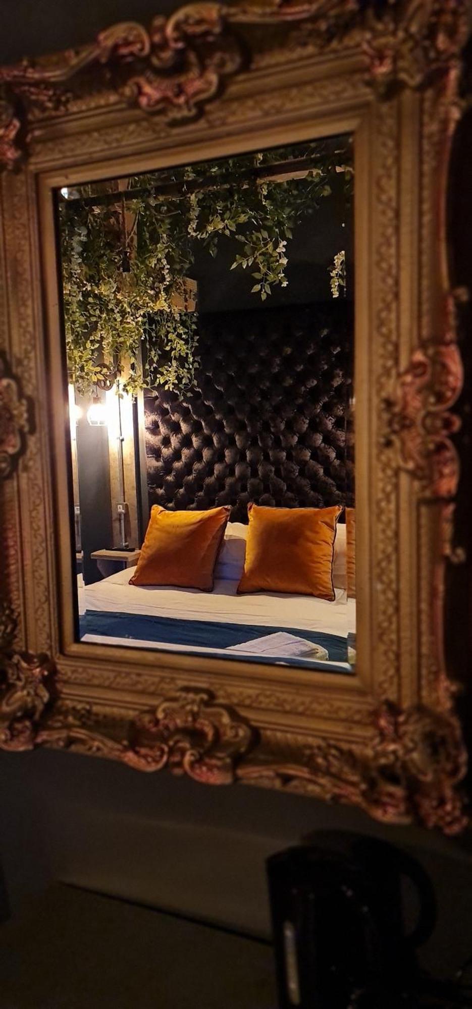 The Waterside Bar, Rooms & Restaurant Swinton  Bilik gambar