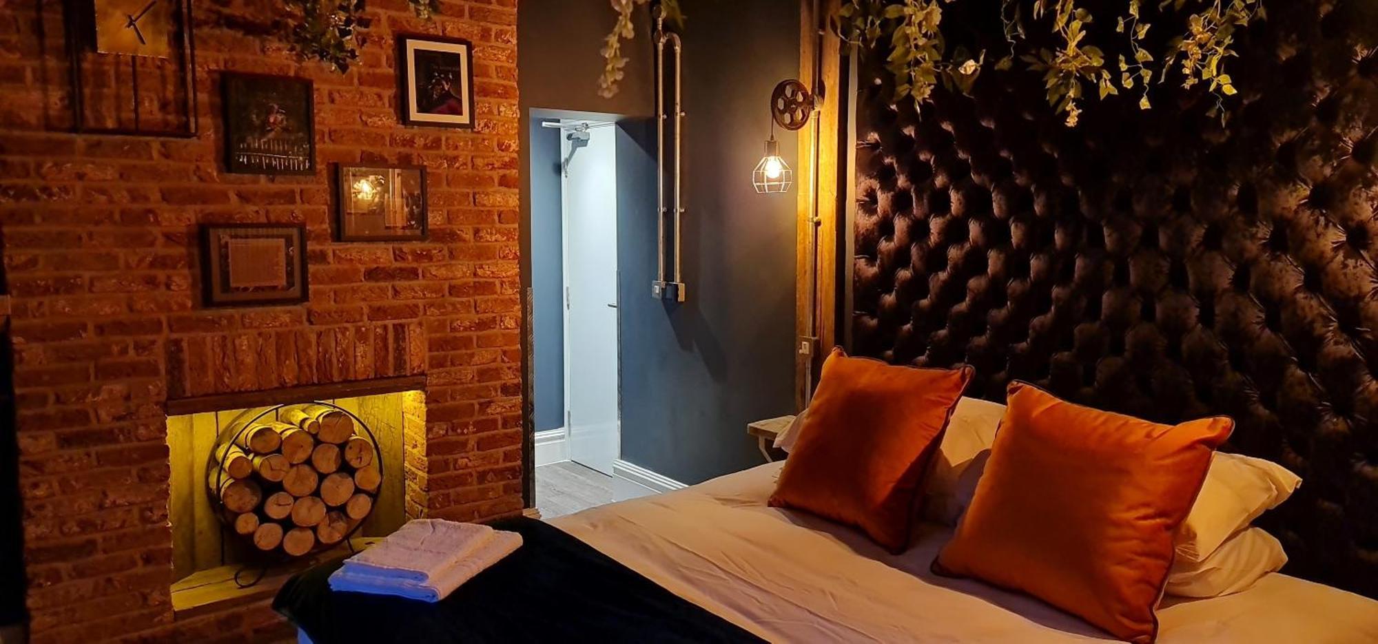 The Waterside Bar, Rooms & Restaurant Swinton  Bilik gambar